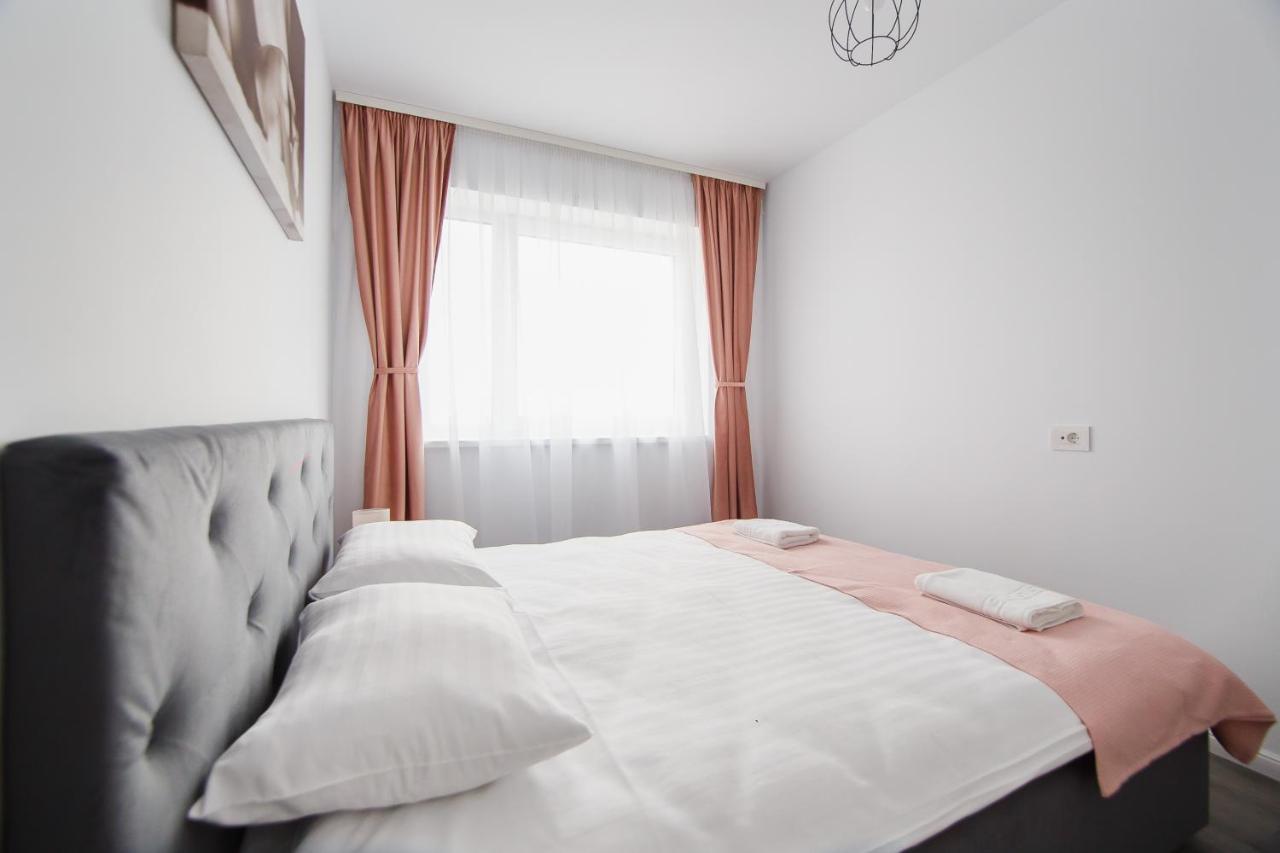 Trio Pink Apartment Oradea Luaran gambar